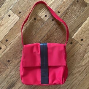 Kenneth Cole Reaction Red 90s Y2K Microfiber Shoulder Bag Purse Black Accent